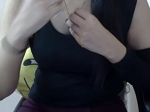 Snapshot of radhika_nar chatting on December 14, 5:02 am radhika nar online show from December 14, 5:02 am