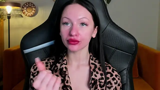 Snapshot of NaomiBlakes chatting on December 5, 5:27 am NaomiBlakes online show from December 5, 5:27 am