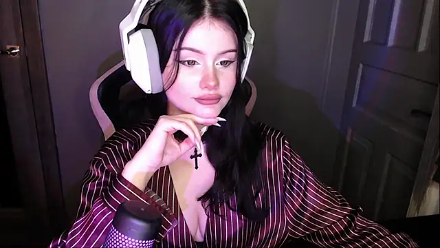 Snapshot of Moon_raven chatting on December 15, 5:28 pm Moon raven online show from December 15, 5:28 pm