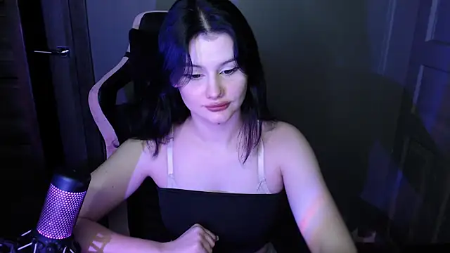 Snapshot of Moon_raven chatting on February 23, 7:33 pm Moon raven online show from February 23, 7:33 pm