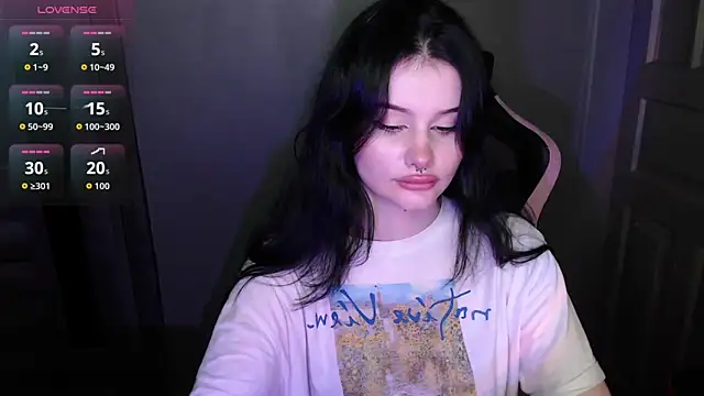 Snapshot of Moon_raven chatting on March 27, 11:15 pm Moon raven online show from March 27, 11:15 pm