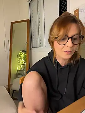 Snapshot of KnotBabe chatting on July 7, 1:30 am KnotBabe online show from July 7, 1:30 am