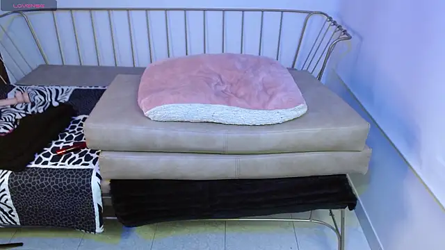 Roxanne vale online show from March 11, 1:11 am