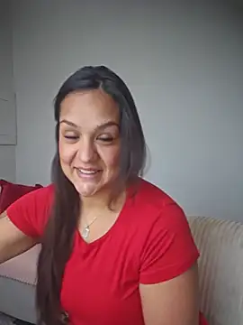 Snapshot of EllaEsEstrella chatting on August 3, 6:33 pm EllaEsEstrella online show from August 3, 6:33 pm