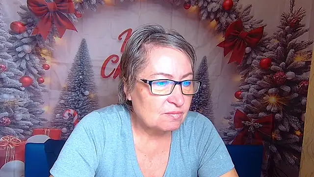 Snapshot of OlgaLuck chatting on December 15, 6:17 am OlgaLuck online show from December 15, 6:17 am