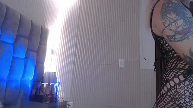 Snapshot of melo_deborah chatting on May 7, 9:31 pm melo deborah online show from May 7, 9:31 pm