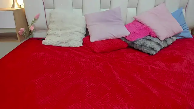 mask red girl online show from March 27, 1:00 pm