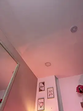 LauraRaider online show from April 21, 9:39 pm