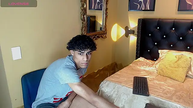 alejandroo  online show from December 4, 11:13 pm