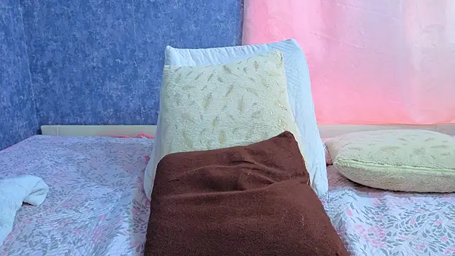 Snapshot of Malia_fox chatting on April 30, 8:57 pm Malia fox online show from April 30, 8:57 pm
