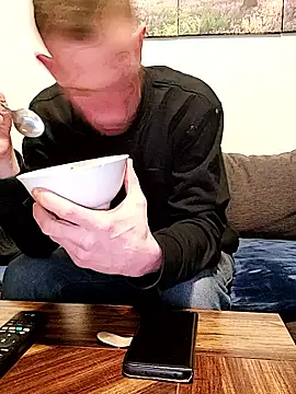 Snapshot of hamstiboy55 chatting on February 16, 8:38 pm hamstiboy55 online show from February 16, 8:38 pm