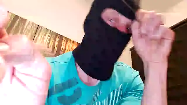 Snapshot of hamstiboy55 chatting on February 27, 8:09 pm hamstiboy55 online show from February 27, 8:09 pm