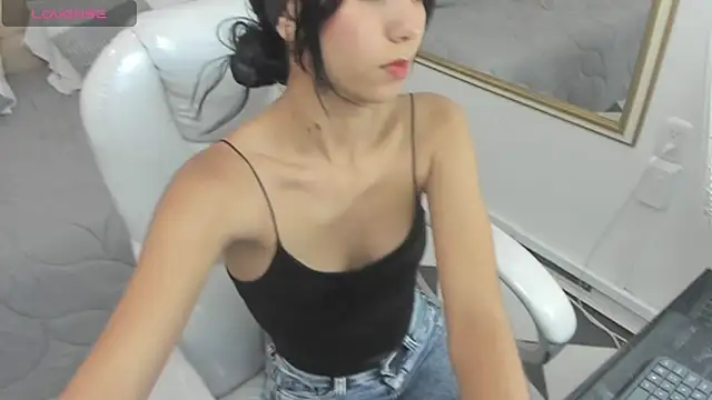 Snapshot of Gemma19_ chatting on December 14, 12:38 am Gemma19 online show from December 14, 12:38 am