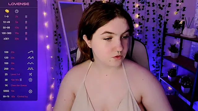 lovelyy julia online show from April 28, 8:19 am