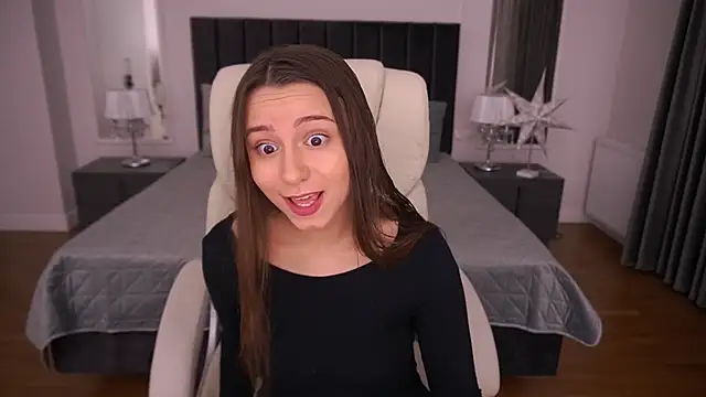 Snapshot of TinyNatalie chatting on December 15, 2:38 am TinyNatalie online show from December 15, 2:38 am