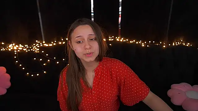 TinyNatalie online show from May 13, 9:00 pm