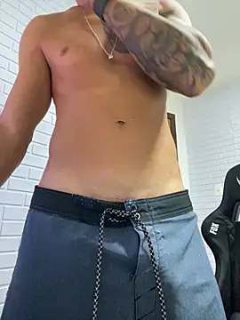 Snapshot of enzofelipe chatting on November 23, 2:06 pm enzofelipe online show from November 23, 2:06 pm