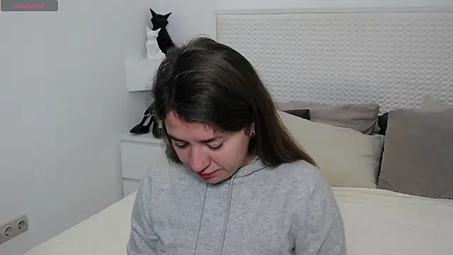 Leona Rae online show from November 29, 7:33 am