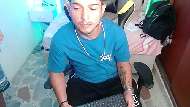 Couple wildd  online show from January 16, 8:02 pm