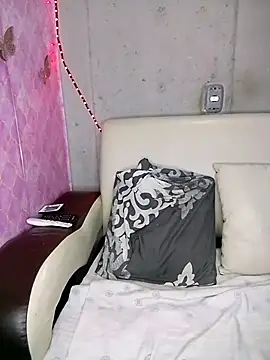 Snapshot of KiaracCastilo chatting on December 4, 4:33 am KiaracCastilo online show from December 4, 4:33 am