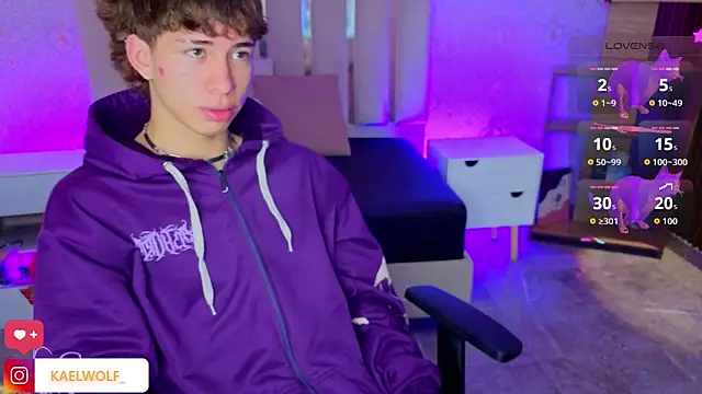 kaelwolf tay online show from April 20, 3:26 pm