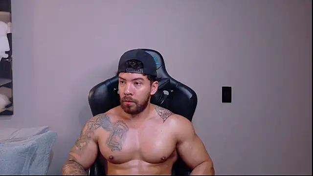 Snapshot of owen_seth1 chatting on May 26, 2:24 pm owen seth1 online show from May 26, 2:24 pm