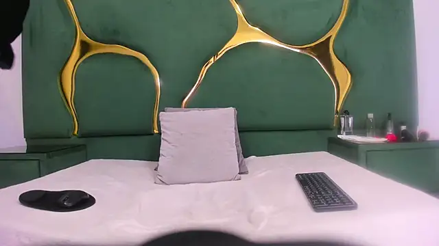 RoxanneBloom online show from April 20, 4:37 am