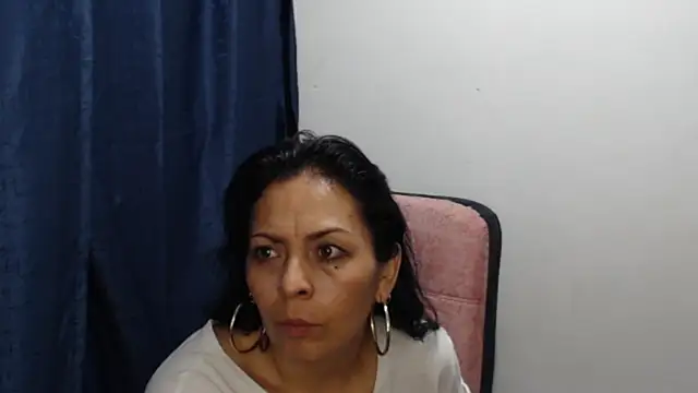 Paolahotty online show from December 17, 2:23 pm