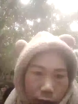 Snapshot of meganmeo chatting on December 5, 12:19 am meganmeo online show from December 5, 12:19 am