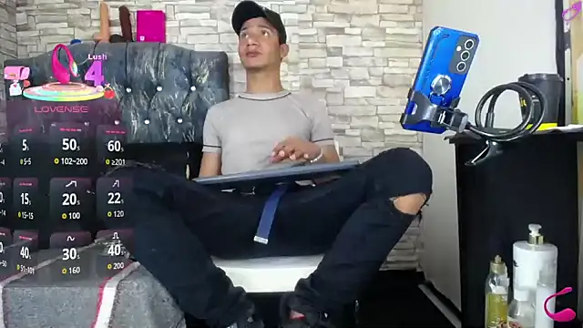 Snapshot of stefanodj chatting on December 14, 5:57 am stefanodj online show from December 14, 5:57 am