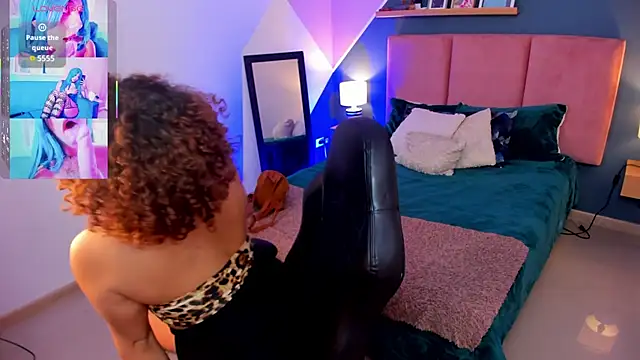 Snapshot of Raven_Curly chatting on November 26, 4:35 am Raven Curly online show from November 26, 4:35 am