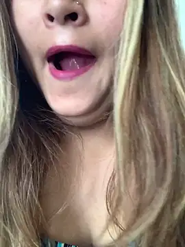 Snapshot of hotladki5 chatting on December 16, 7:35 am hotladki5 online show from December 16, 7:35 am