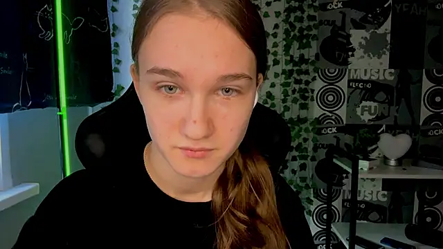 helgicuteness online show from February 15, 11:41 am