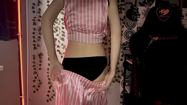 helgicuteness online show from February 24, 12:03 pm