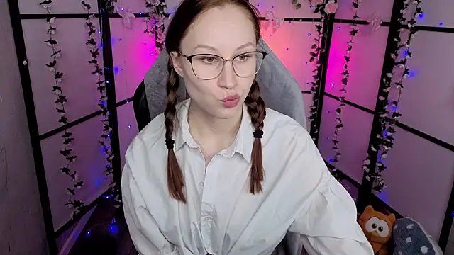 Snapshot of JoanFlare chatting on November 26, 1:34 pm JoanFlare online show from November 26, 1:34 pm