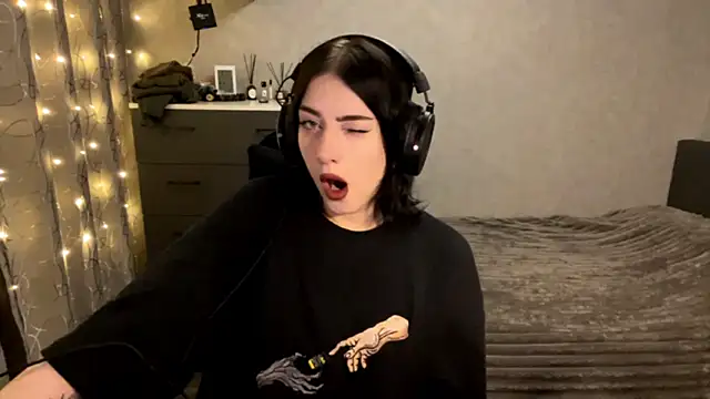 Snapshot of Meowluly chatting on January 12, 9:31 pm Meowluly online show from January 12, 9:31 pm