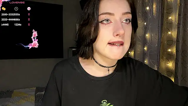 Snapshot of Meowluly chatting on February 11, 11:54 pm Meowluly online show from February 11, 11:54 pm