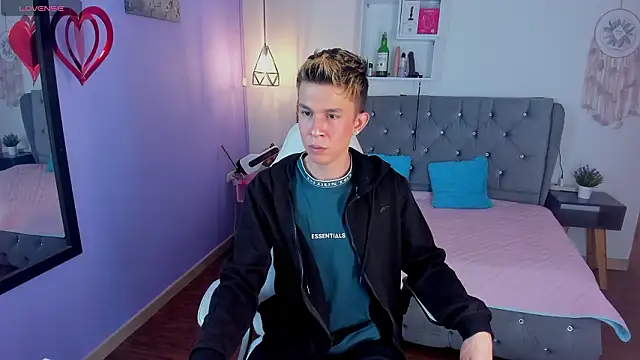 Juaan Diick online show from March 4, 4:57 pm