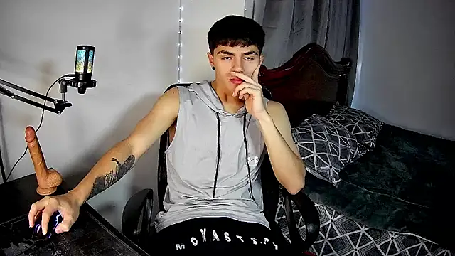 HouseOfHeat online show from March 6, 3:52 pm