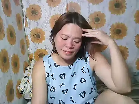 Smilinglovely online show from April 9, 5:18 am