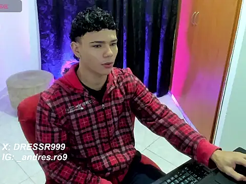 Snapshot of secret_justin7 chatting on December 1, 12:10 pm secret justin7 online show from December 1, 12:10 pm