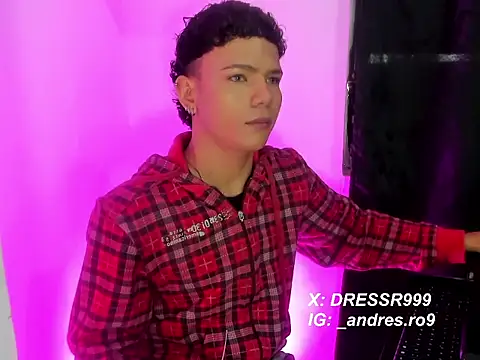 Snapshot of secret_justin7 chatting on December 4, 12:03 pm secret justin7 online show from December 4, 12:03 pm