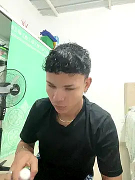 Snapshot of secret_justin7 chatting on December 5, 11:08 am secret justin7 online show from December 5, 11:08 am