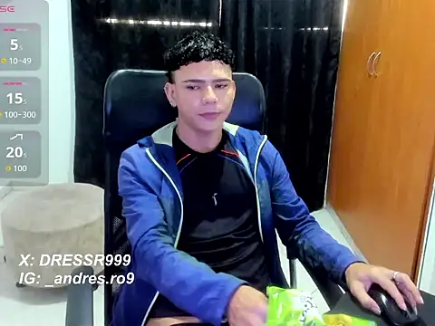 Snapshot of secret_justin7 chatting on December 17, 3:07 pm secret justin7 online show from December 17, 3:07 pm