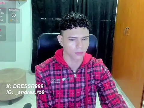 Snapshot of secret_justin7 chatting on December 18, 12:44 pm secret justin7 online show from December 18, 12:44 pm