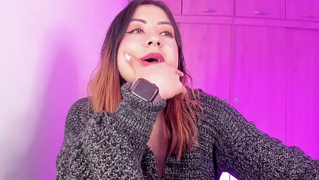 MaddieHunter online show from April 29, 5:30 pm