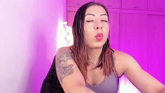 MaddieHunter online show from April 30, 2:34 pm