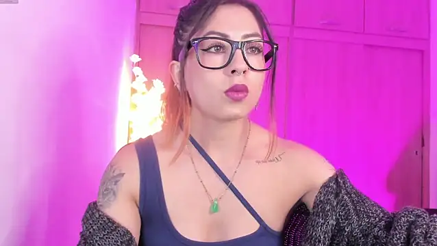 MaddieHunter online show from June 11, 3:10 pm