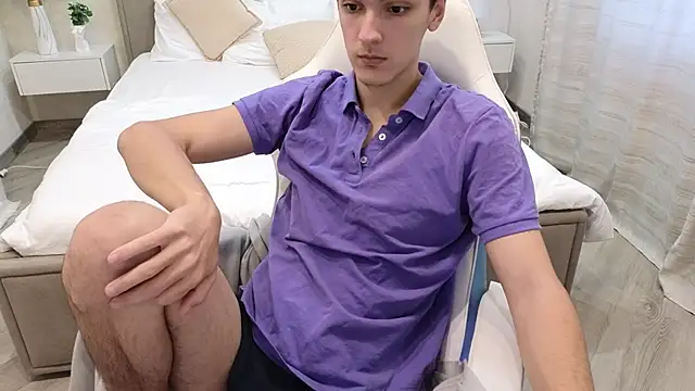 Snapshot of MoonlinSkinn chatting on December 3, 8:00 am MoonlinSkinn online show from December 3, 8:00 am