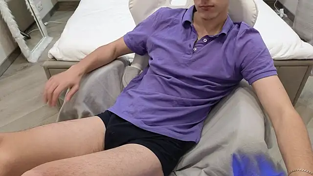 Snapshot of MoonlinSkinn chatting on December 5, 1:03 am MoonlinSkinn online show from December 5, 1:03 am